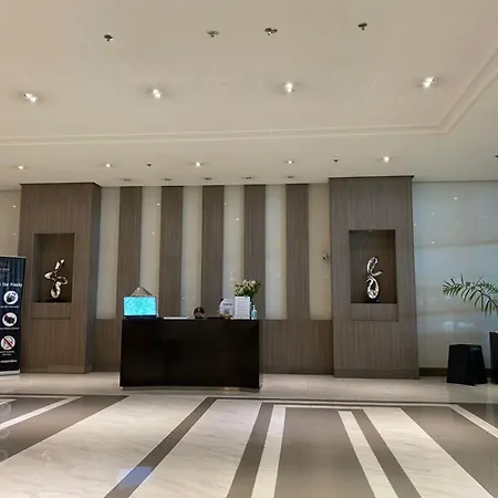 Skyline Suites 81 Newport Condotel Naia T3