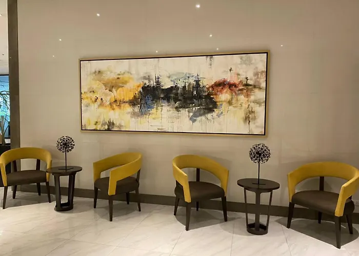 Aparthotel Skyline 81 Newport Condotel Naia T3 3*